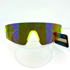 BODY GLOVE SUNGLASSES 100% UVA-UVB PROTECTION, YELLOW FRAME W/GREEN LENSES